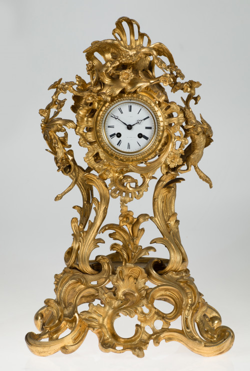 Reloj de mesa de bronce dorado estilo Luis XV, Francia, ffs