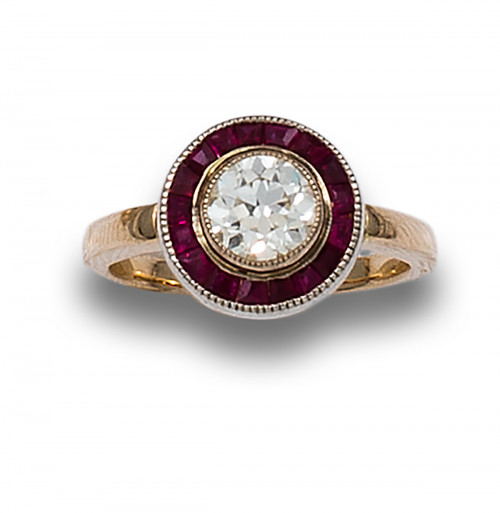 SORTIJA OJO DE PERDIZ DE ORO Y PLATINO CON DIAMANTE Y RUBÍES