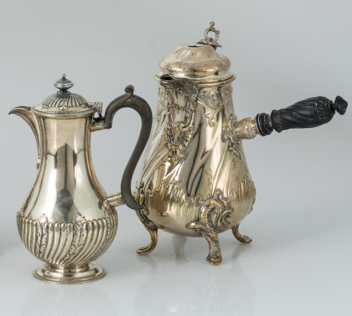 Cafetera y chocolatera de metal plateado, Inglaterra, S. XX
