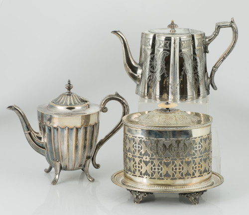 Dos teteras y una caja de galletas, Inglaterra, ffs.S.XIX -