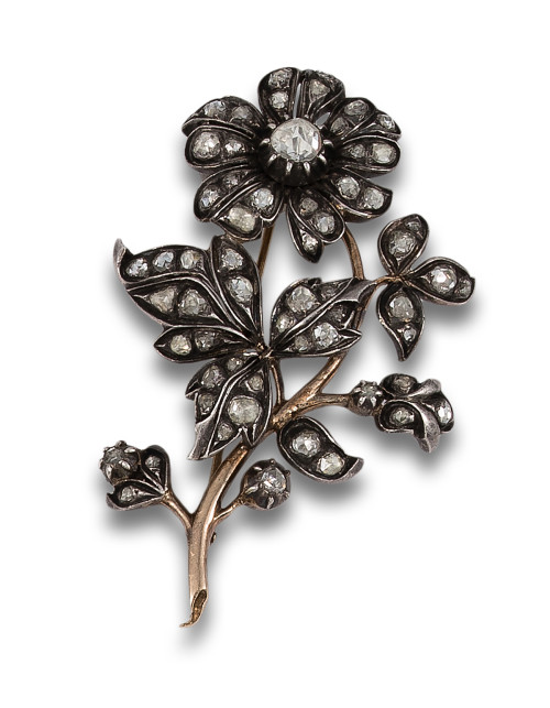 BROCHE, PP. S. XX, EN ORO Y PLATA CON DIAMANTES TALLA ROSA