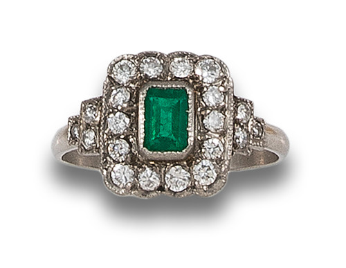 SORTIJA ESTILO ART DÉCO EN PLATINO CON ESMERALDA Y DIAMANTE
