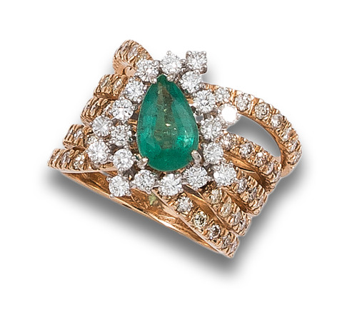 GRAN SORTIJA ROSETÓN DE ESMERALDA Y DIAMANTES, EN ORO BICOL
