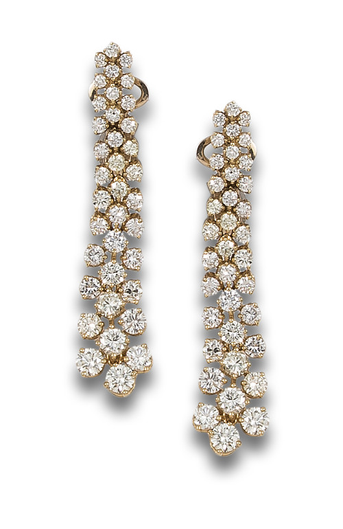 PENDIENTES LARGOS DE DIAMANTES, EN ORO AMARILLO