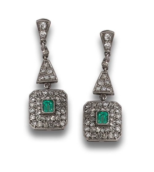 PENDIENTES LARGOS, ESTILO ANTIGUO, DE DIAMANTES Y ESMERALDA
