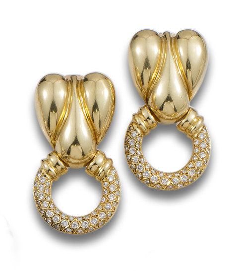 PENDIENTES EN ORO AMARILLO CON ARGOLLAS DE DIAMANTES
