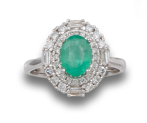 SORTIJA DE PLATINO CON ESMERALDA Y DIAMANTES