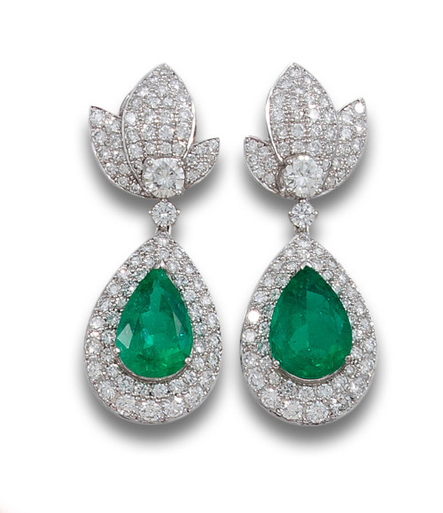 ALDAO EARRINGS IN WHITE GOLD, DIAMONDS AND EMERALDS