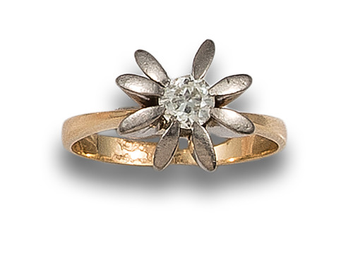 ANTIQUE DIAMOND FLOWER RING IN TWO-TONE GOLD