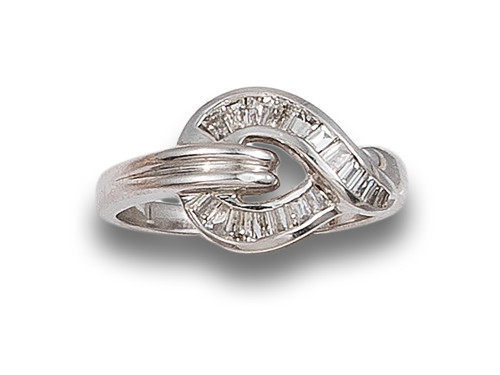 SORTIJA NUDO DE DIAMANTES, EN ORO BLANCO