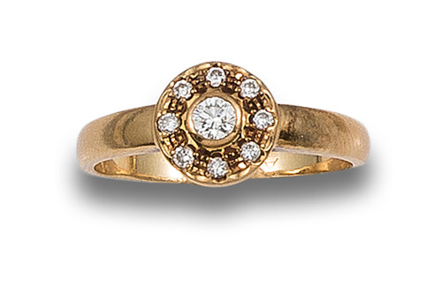SORTIJA ROSETÓN DE DIAMANTES, EN ORO AMARILLO