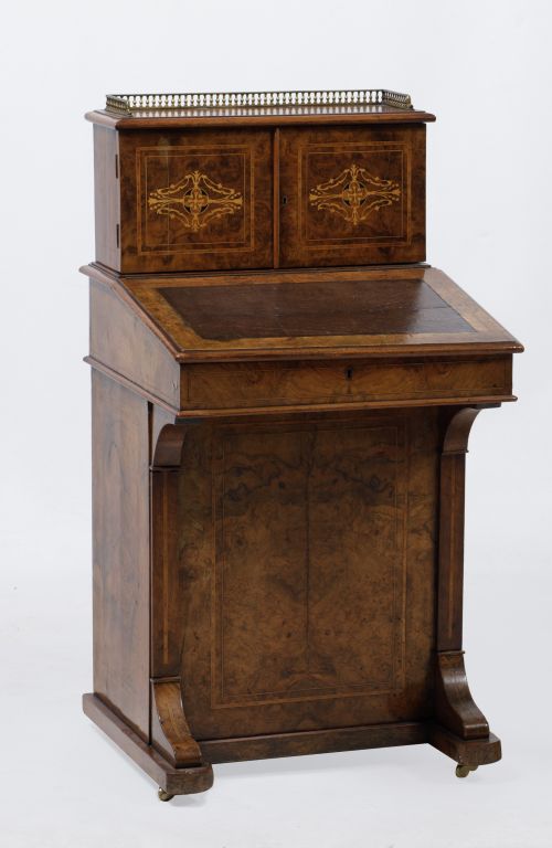 "Davenport" de raíz de nogal, Inglaterra, c. 1900