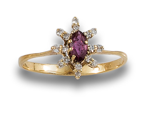 SORTIJA EN ORO CON RUBÍ Y DIAMANTES