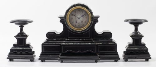 Guarnición de reloj y copas, firmado Bach Madrid, España, c