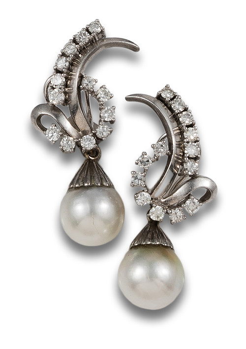 GOLD EARRINGS WITH DIAMONDS AND PEARLS