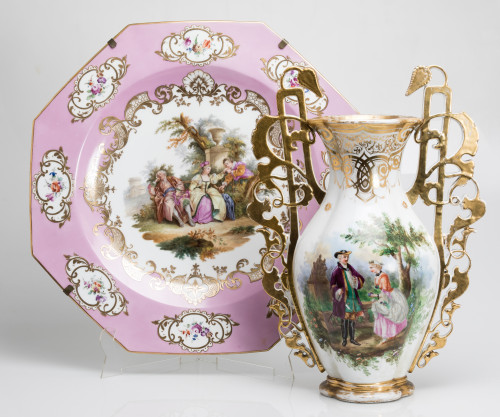 Glazed octagonal porcelain plate. Early 20th century.