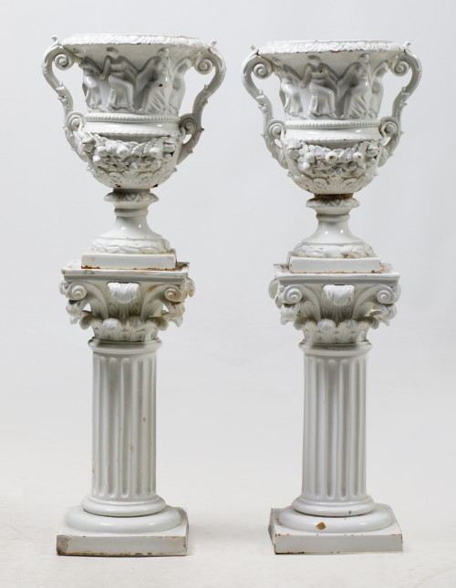 Pair of glasses with bases, Manises, Casasus manufacture, S