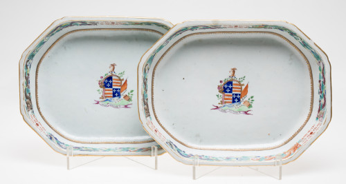 Pair of Chinese porcelain dishes, glazed and enameled, Comp