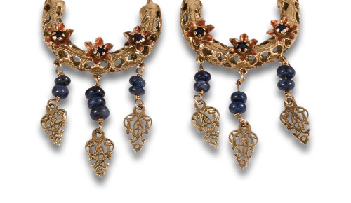 PENDIENTES CRIOLLAS, ESTILO ANTIGUO, DE ESMALTE Y ZAFIROS,