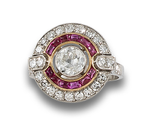 SORTIJA OJO DE PERDIZ DE DIAMANTES Y RUBÍES, EN ORO AMARILL