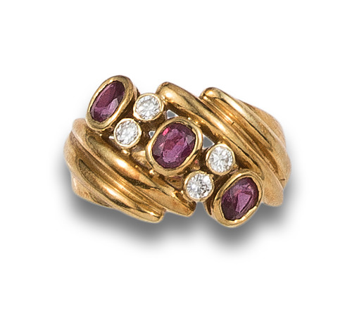 RING, 1980s, WITH DIAMONDS AND RUBIES, IN YELLOW GOLD