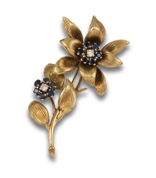 FLOWER BROOCH, 1970s, YELLOW GOLD, DIAMONDS AND SAPPHIRES