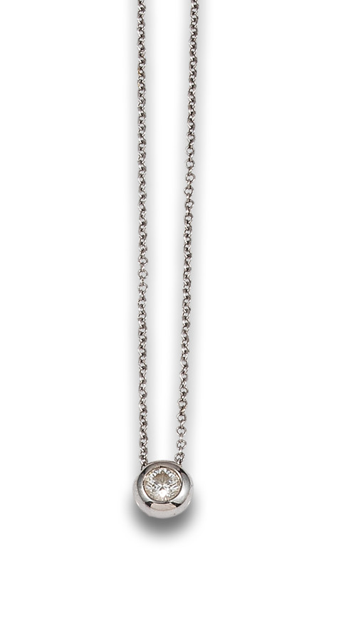 WHITE GOLD DIAMOND PENDANT WITH CHAIN