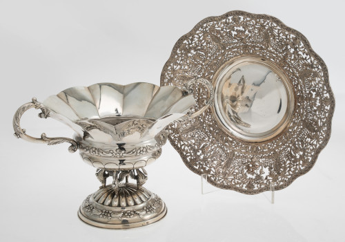 Classic-inspired cup-shaped centerpiece in Spanish silver,