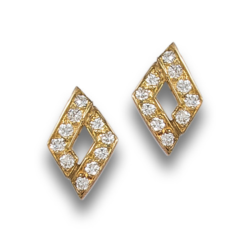 OPENING RHOMBUS DIAMOND EARRINGS, IN YELLOW GOLD
