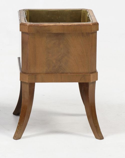 Jardinera de estilo Sheraton, Inglaterra, pps. S. XX