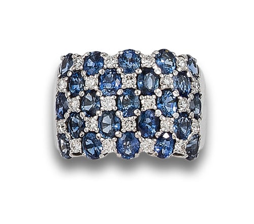 DIAMONDS AND SAPPHIRES RING, IN WHITE GOLD