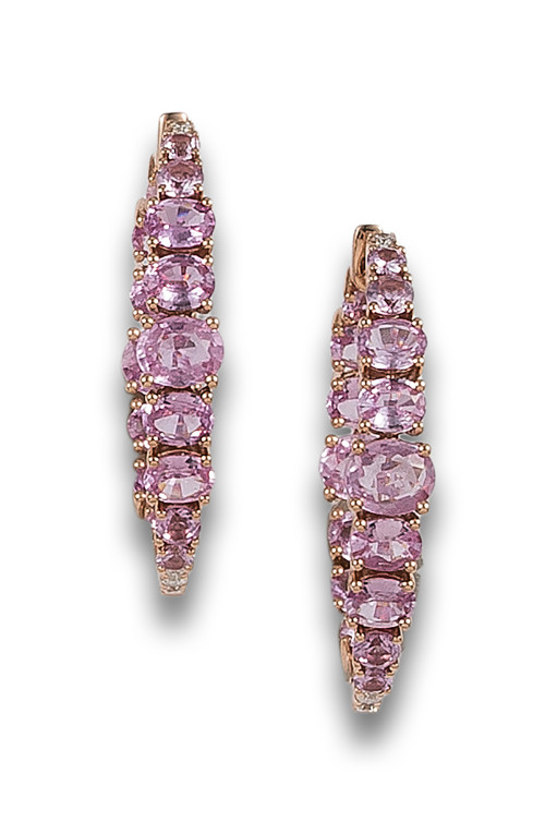PENDIENTES CRIOLLAS DE DIAMANTES Y ZAFIROS ROSAS, EN ORO RO