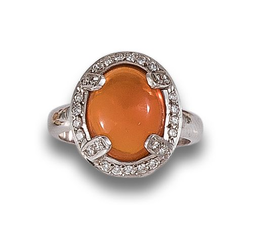 SORTIJA EN ORO BLANCO CON CABUJÓN DE ÓPALO DE FUEGO SINTÉTI