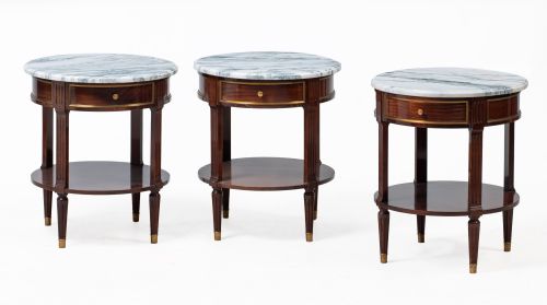 Pareja de veladores de estilo Luis XVI, Francia, S. XX