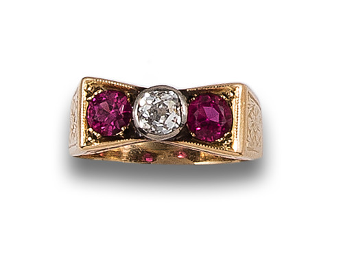 RING, 1940&#39;s, WITH SYNTHETIC DIAMONDS AND RUBIES, IN YELLOW