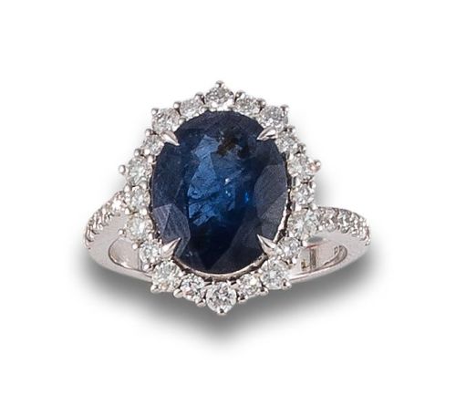 WHITE GOLD BURMAN SAPPHIRE AND DIAMONDS ROSETTE RING