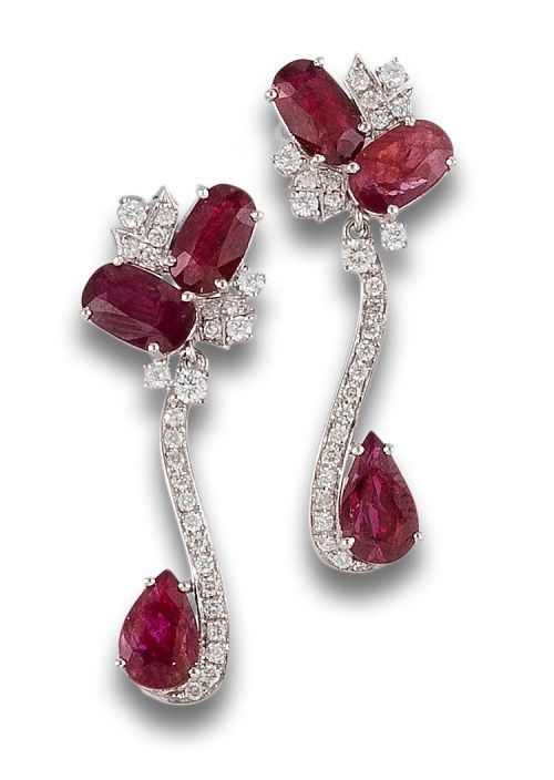PENDIENTES LARGOS DE DIAMANTES Y RUBÍES SANGRE DE PICHÓN, E