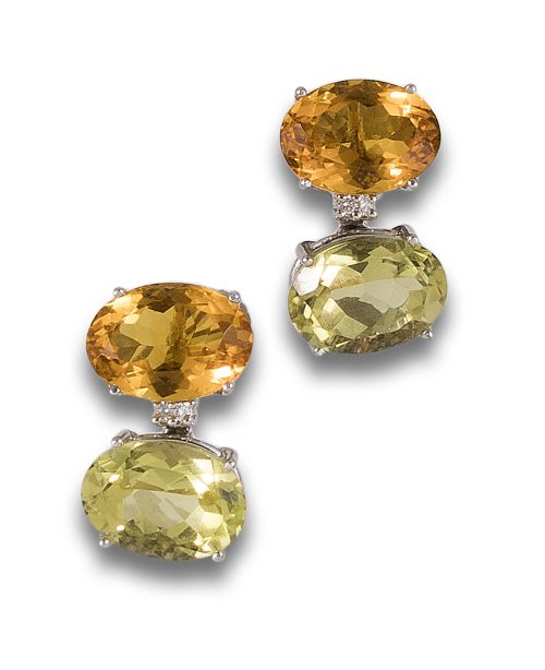 PENDIENTES COLGANTES DE CUARZOS Y DIAMANTES, EN ORO BLANCO