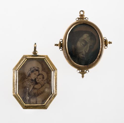 Medallón devocional de bronce dorado, España, ffs.S.XVII -