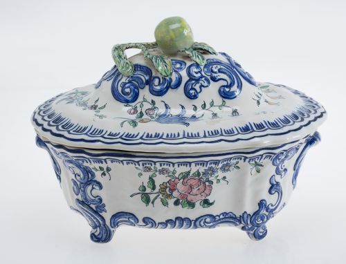 Ceramic tureen, Faytanar manufacture, Valencia, 20th centur