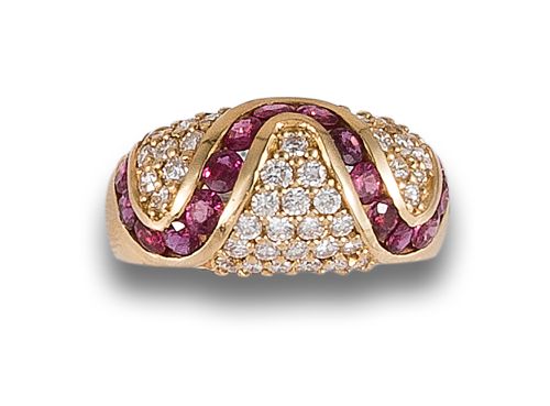 SORTIJA BOMBÉ DE DIAMANTES Y RUBÍES, EN ORO AMARILLO 