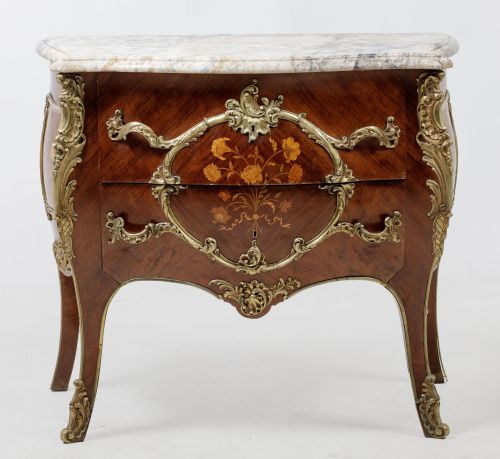 Comoda de estilo Luis XV, España, S. XX