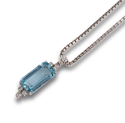 COLGANTE DE AGUAMARINA, DIAMANTES Y ORO BLANCO