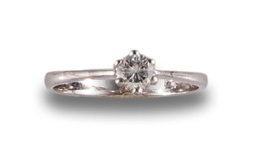 DIAMOND SOLITAIRE RING, IN WHITE GOLD