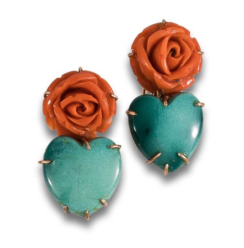 PENDIENTES LARGOS DE CORAL Y ÁGATA, EN ORO AMARILLO