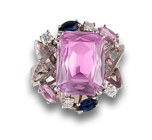 FRENCH ROSES, DIAMONDS AND SAPPHIRES RING IN WHITE GOLD