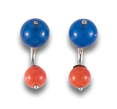 GEMELOS DOBLES DE CORAL Y ÁGATA, EN ORO BLANCO