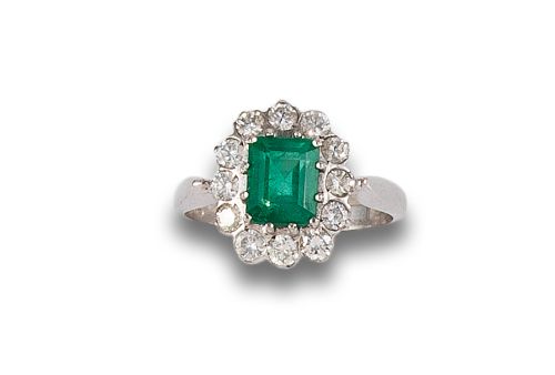 EMERALD AND DIAMONDS ROSE RING, IN WHITE GOLD