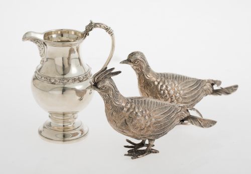 Lot consisting of a pair of Spanish silver birds and a milk