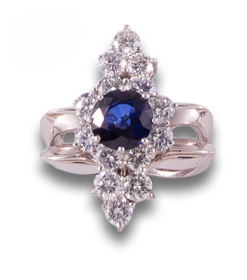SORTIJA EN ORO CON ZAFIRO Y DIAMANTES
